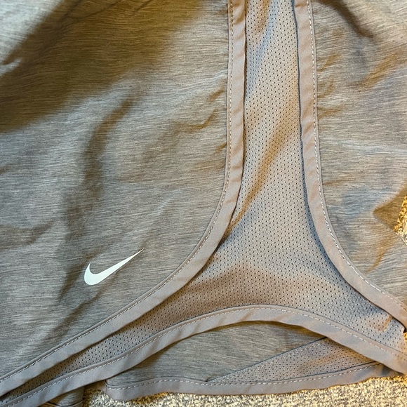Nike Women's Equilibrium Modern Tempo Running Short, Gray, size M - Picture 2 of 4